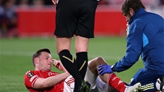 Tiền đạo Nottingham gặp chấn thương kinh hoàng